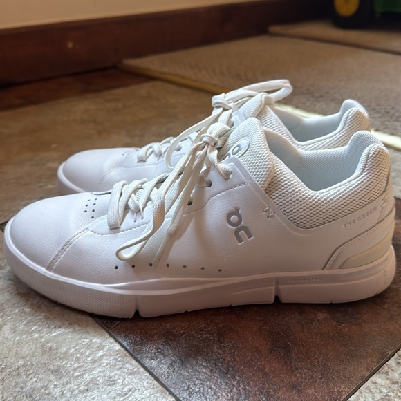 On Women's The Roger Advantage Sneakers - Picture 5 of 8